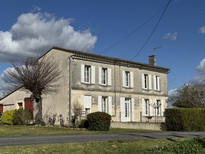 Image No.1-4 Bed Vineyard for sale