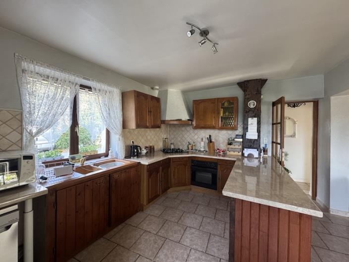 Image No.6-3 Bed House for sale