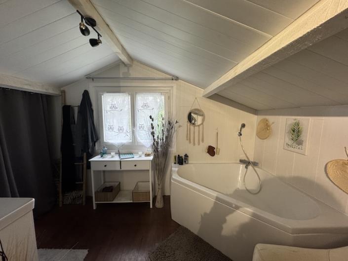 Image No.5-Chalet de 1 chambre à vendre à Chalais