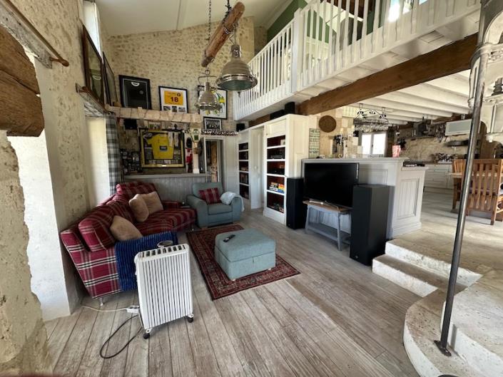 Image No.8-Maison de campagne de 4 chambres à vendre à Salles-Lavalette