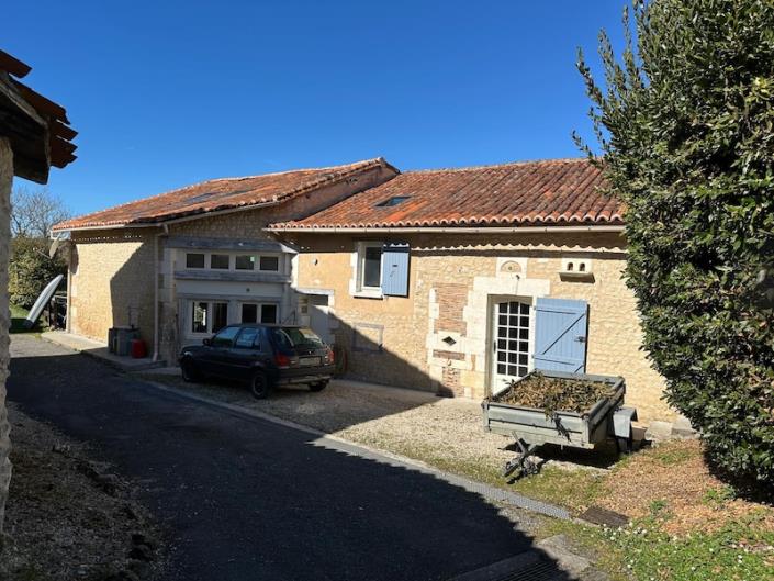 Image No.1-Maison de campagne de 5 chambres à vendre à Salles-Lavalette