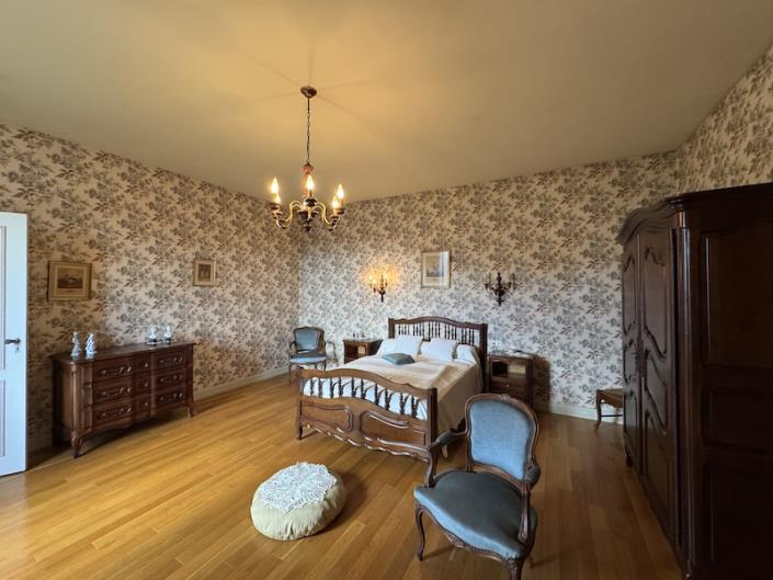 Image No.12-4 Bed Country Property for sale