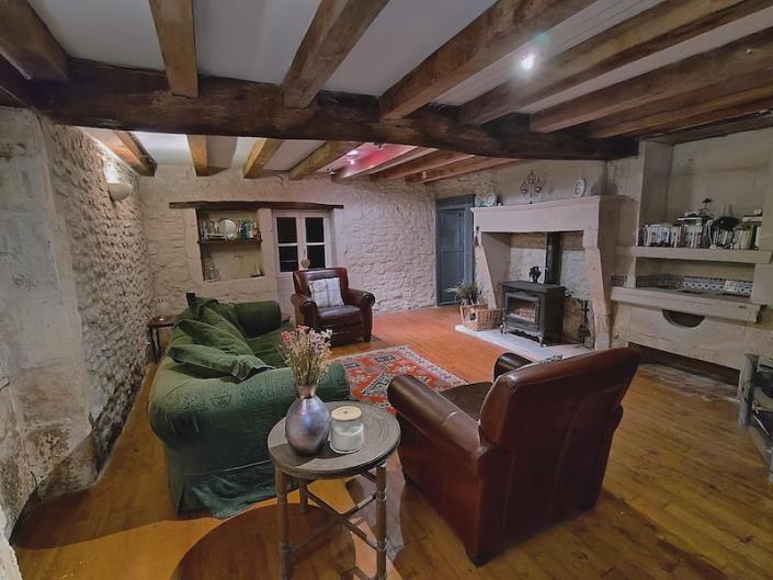 Image No.2-Maison de campagne de 4 chambres à vendre à Champagne-et-Fontaine