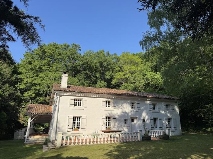Chalais, Country House