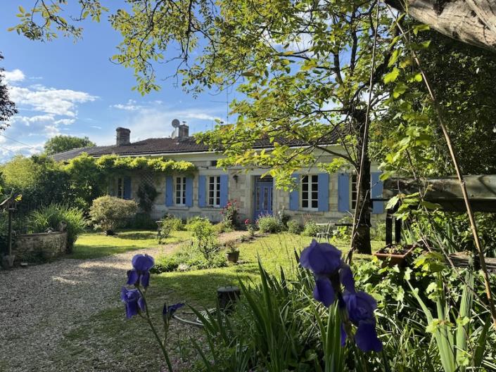 Rioux-Martin, Country House