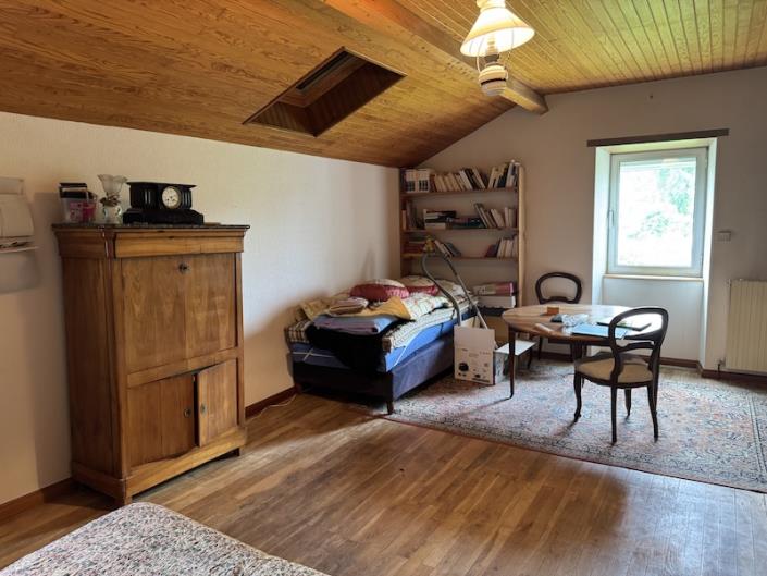 Image No.6-4 Bed House for sale