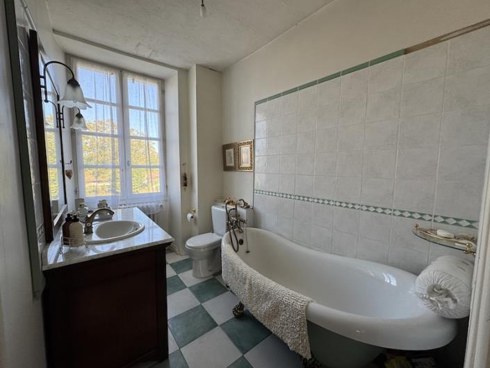 Image No.10-4 Bed Country House for sale