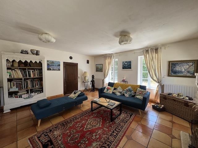 Image No.6-5 Bed Country Property for sale