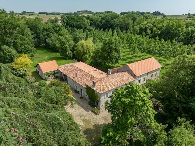 Image No.8-5 Bed Country Property for sale