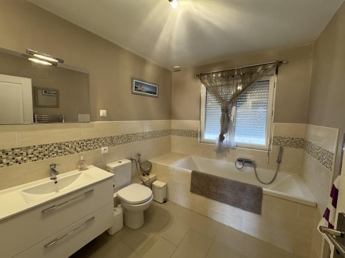 Image No.5-4 Bed House for sale