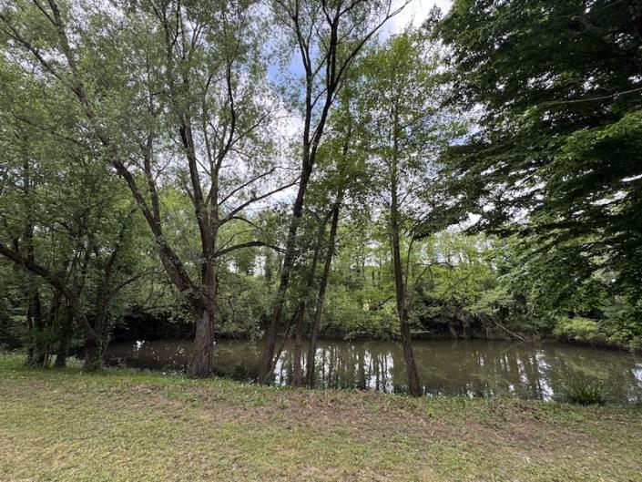 Image No.2-Maison de campagne de 4 chambres à vendre à Chalais