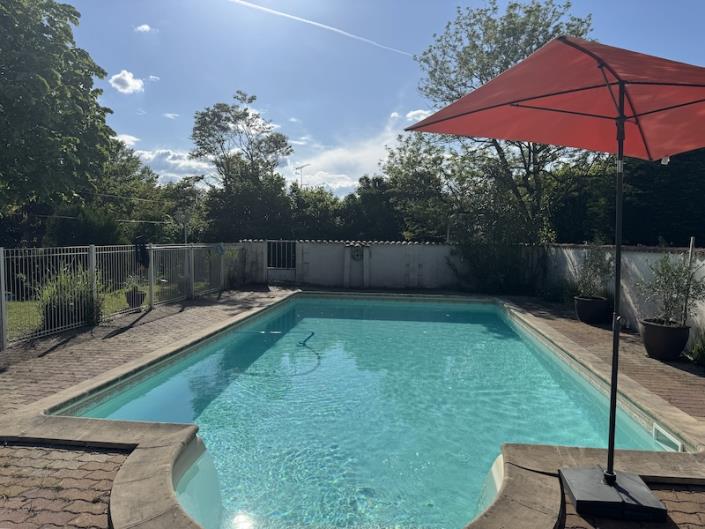 Image No.2-Maison de campagne de 4 chambres à vendre à Chalais