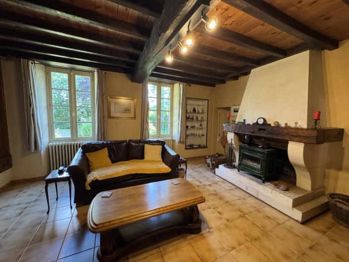 Image No.3-Maison de campagne de 4 chambres à vendre à Chalais