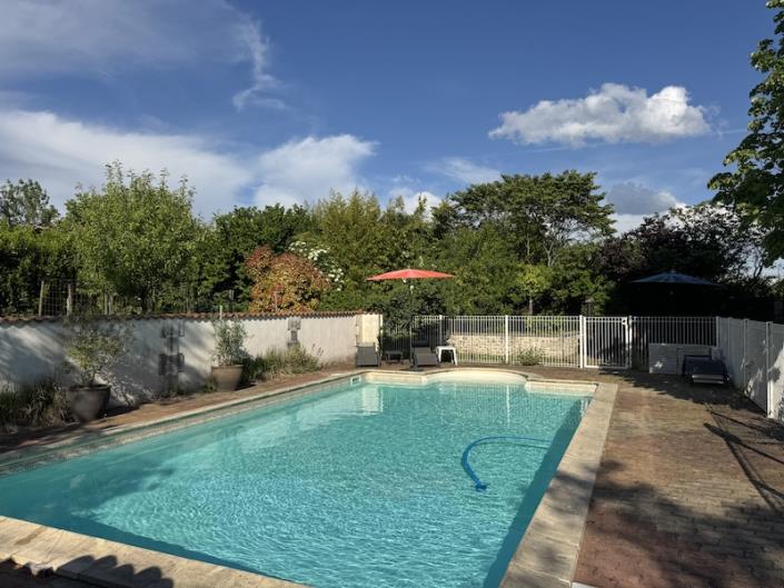 Image No.6-Maison de campagne de 4 chambres à vendre à Chalais