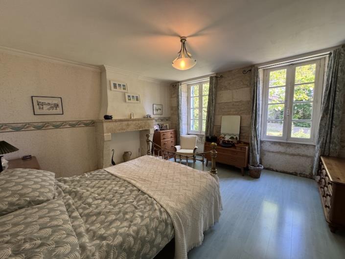 Image No.8-Maison de campagne de 4 chambres à vendre à Chalais