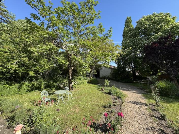 Image No.10-Maison de campagne de 4 chambres à vendre à Chalais