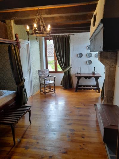 Image No.4-8 Bed Village House for sale