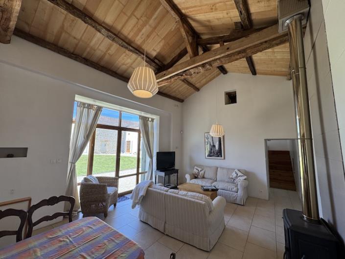 Image No.7-6 Bed Country Property for sale