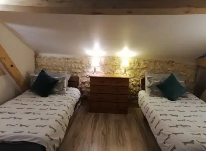 Image No.8-6 Bed Country Property for sale