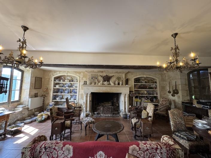 Image No.2-9 Bed Chateaux for sale