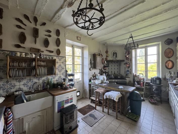 Image No.5-9 Bed Chateaux for sale