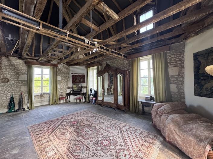 Image No.7-9 Bed Chateaux for sale