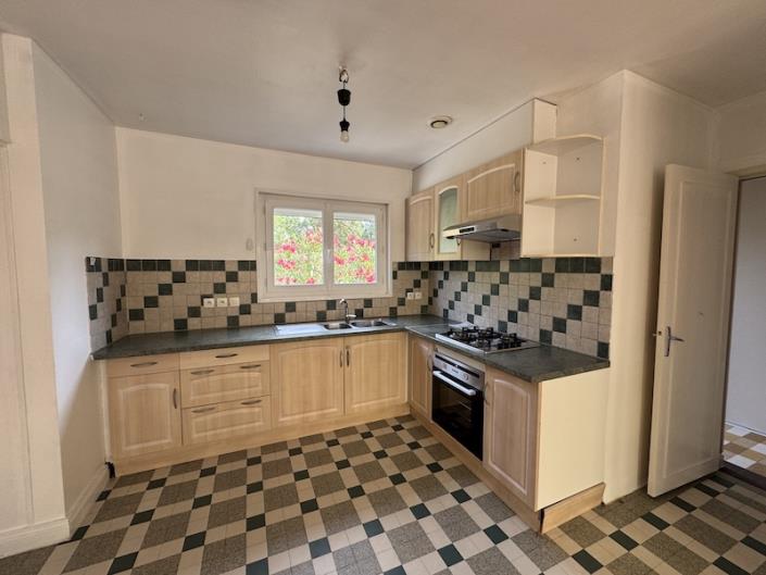 Image No.8-3 Bed House for sale