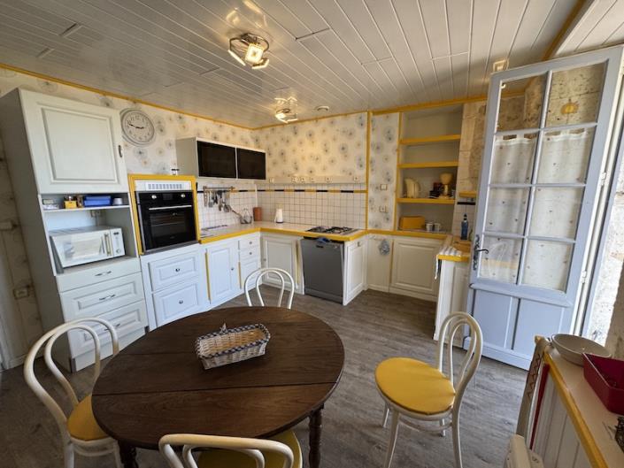 Image No.4-Maison de campagne de 4 chambres à vendre à Salles-Lavalette