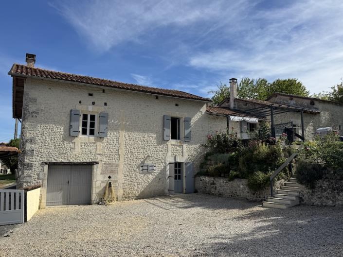 Image No.8-Maison de campagne de 4 chambres à vendre à Salles-Lavalette