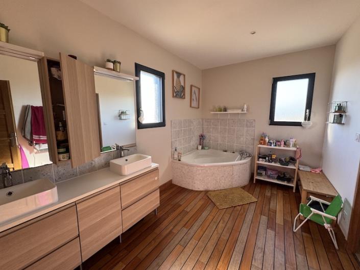 Image No.8-3 Bed Country House for sale