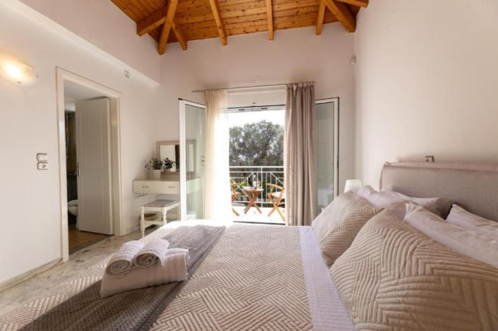 Image No.9-2 Bed Villa for sale