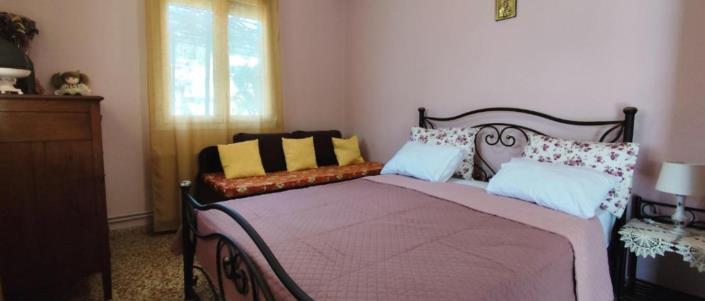 Image No.8-5 Bed House for sale