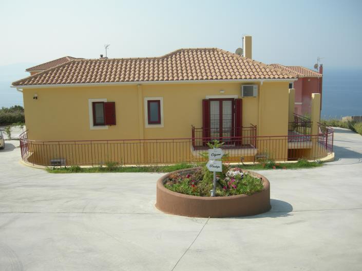 Image No.8-8 Bed Property for sale