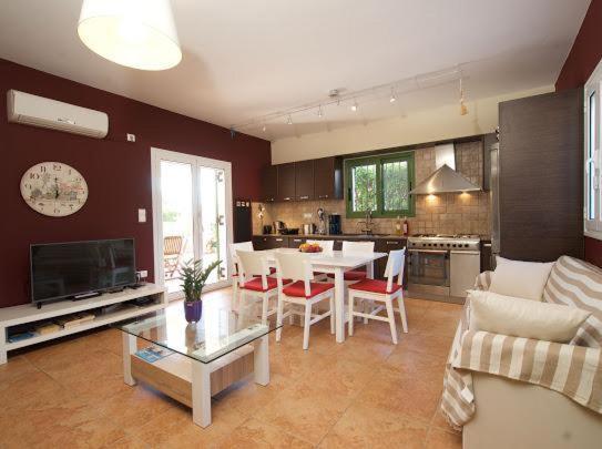 Image No.9-3 Bed Villa for sale