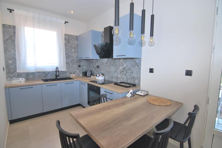 Image No.10-3 Bed House for sale