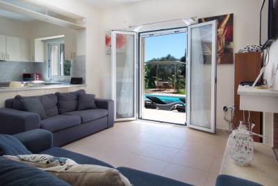Villa_For_Sale_In_Agia_Efimia--8-