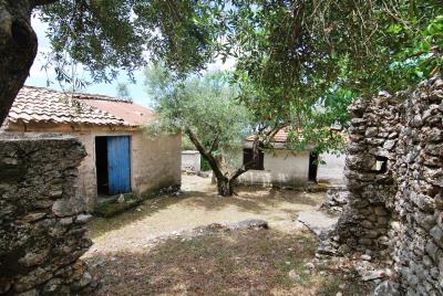 Traditional_properties_for_sale_Epanohori--49-