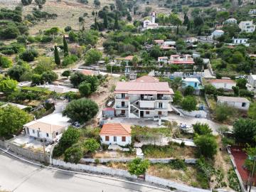 1 - Agonas, Maison