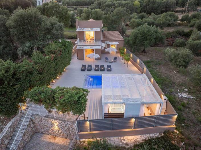 Image No.1-3 Bed Villa for sale