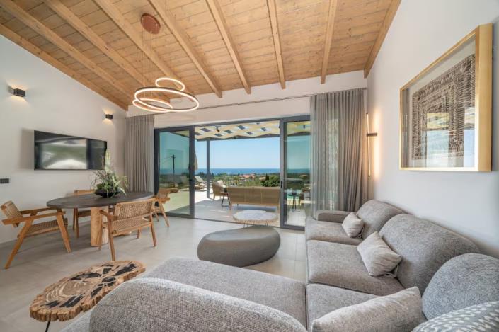 Image No.1-6 Bed Villa for sale