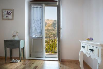 Traditional_villa_with_pool_for_sale_close_to_Agia_Efimia--36-