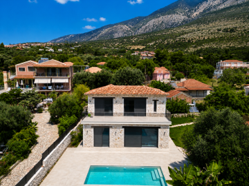 Villa_with_pool_for_sale_in_Lourdata_Kefalonia--1-