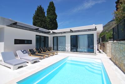 1 - Chionata, Villa