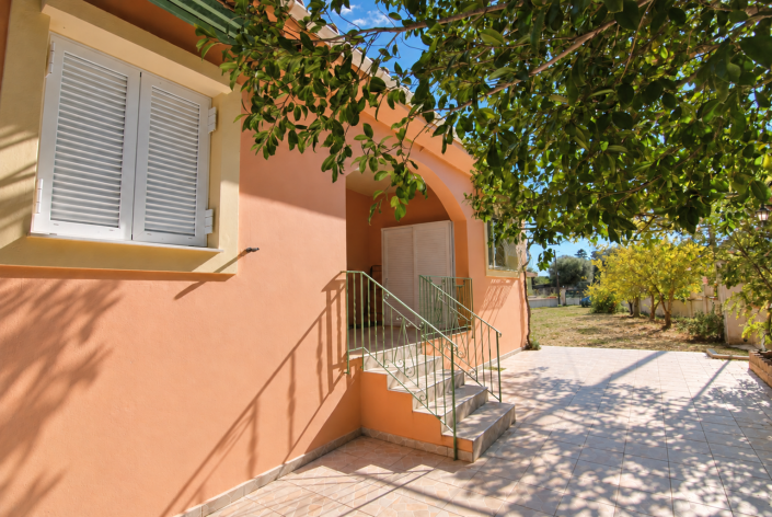Image No.13-2 Bed House for sale