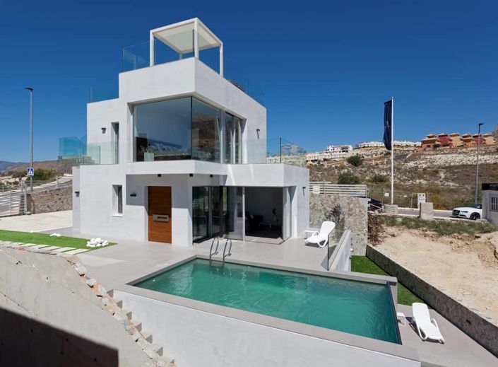 Image No.1-4 Bed Villa for sale