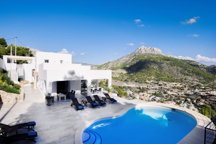 Image No.1-4 Bed Villa for sale