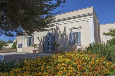 1 - Oria, Villa
