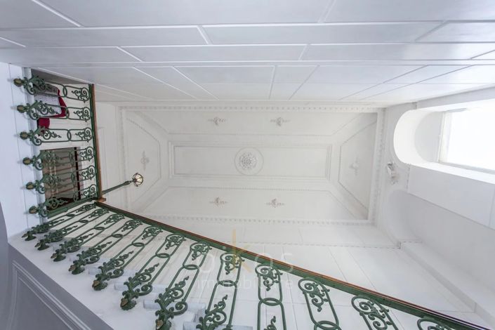 Image No.12-9 Bed Property for sale