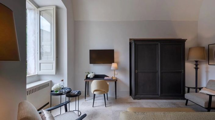 Image No.16-9 Bed Property for sale