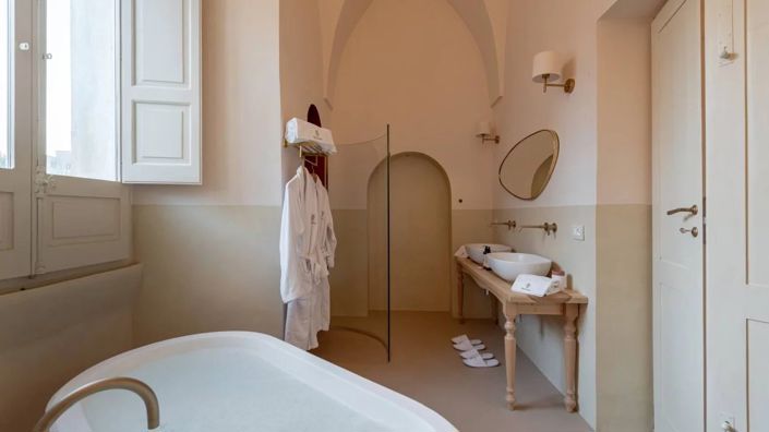 Image No.21-9 Bed Property for sale